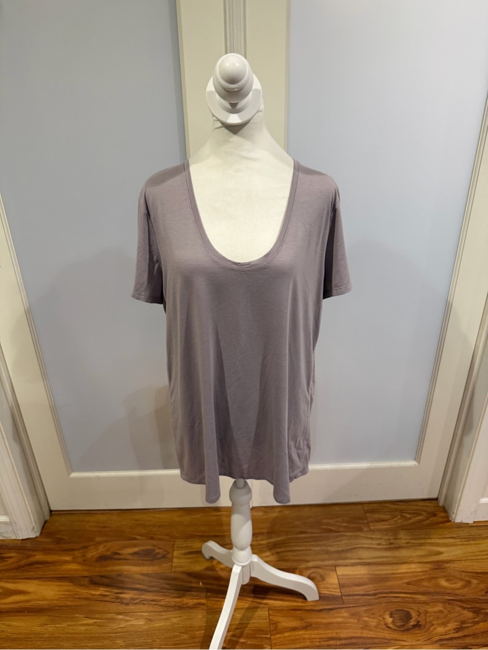 Athleta Scoop Neck Short Sleeve Tee in Lavender Gray